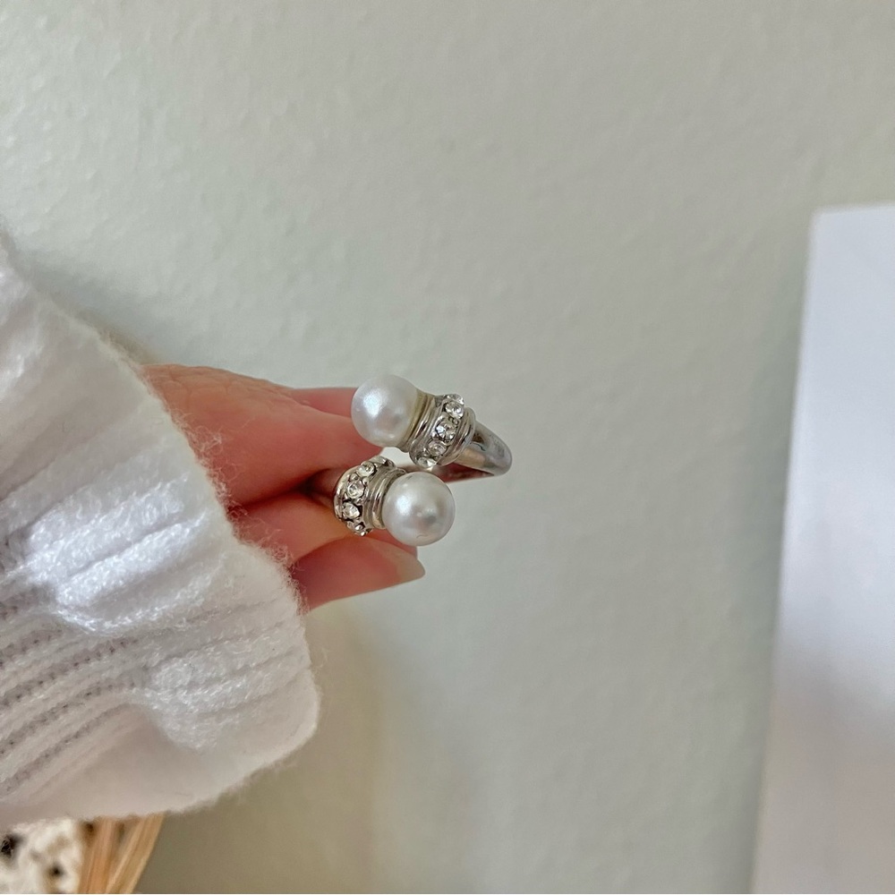 NRT Silver & Pearl Bypass Rhinestone Ring “Odette” Avon Classic Elegant Femme